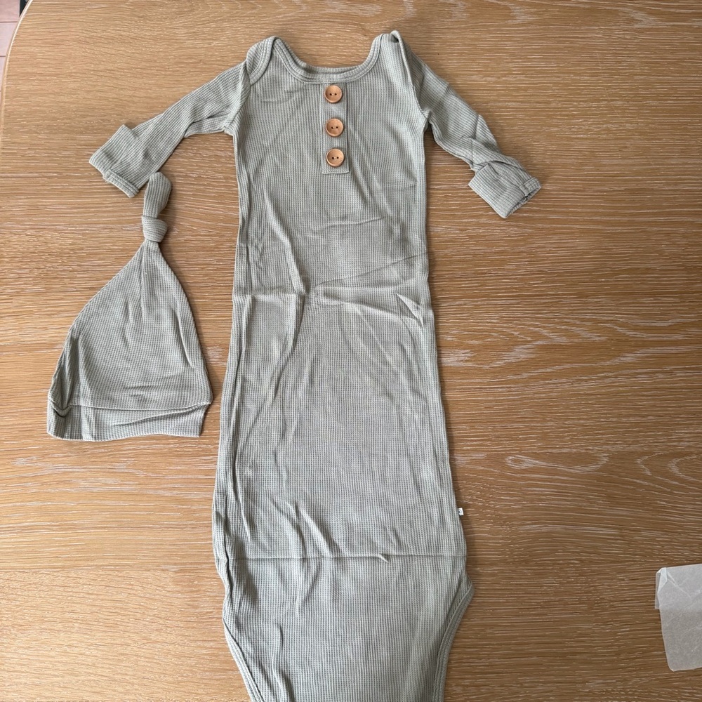 Caden Lane Sage Green Ribbed Newborn Gown & Knot Hat Set